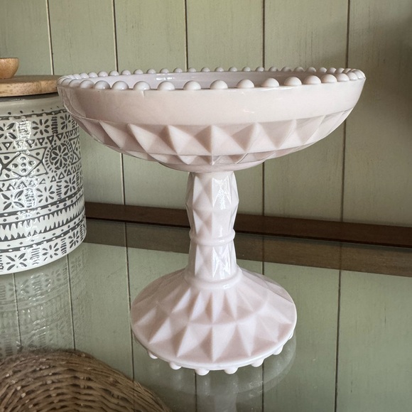 VINTAGE Jeanette Windsor Grand Millenial Pink Milk Glass Pedestal Dish - Picture 10 of 10